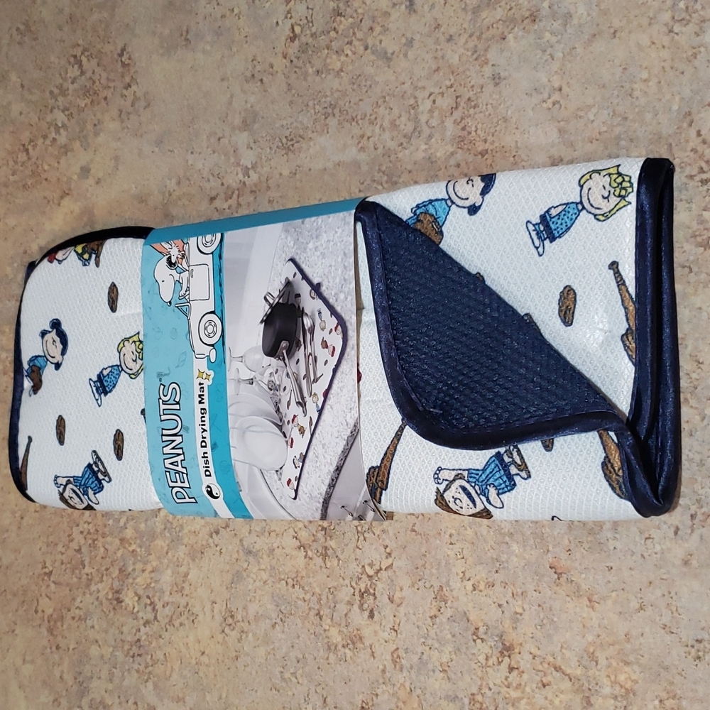 Snoopy and friends baseball dish drying mat NWT